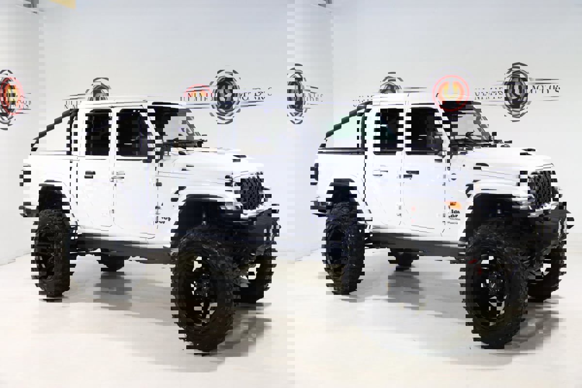 Used 2025 Jeep Gladiator Sport image 7