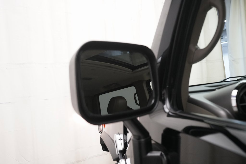 Used 2003 HUMMER H2 w/ Preferred Equipment Group image 16