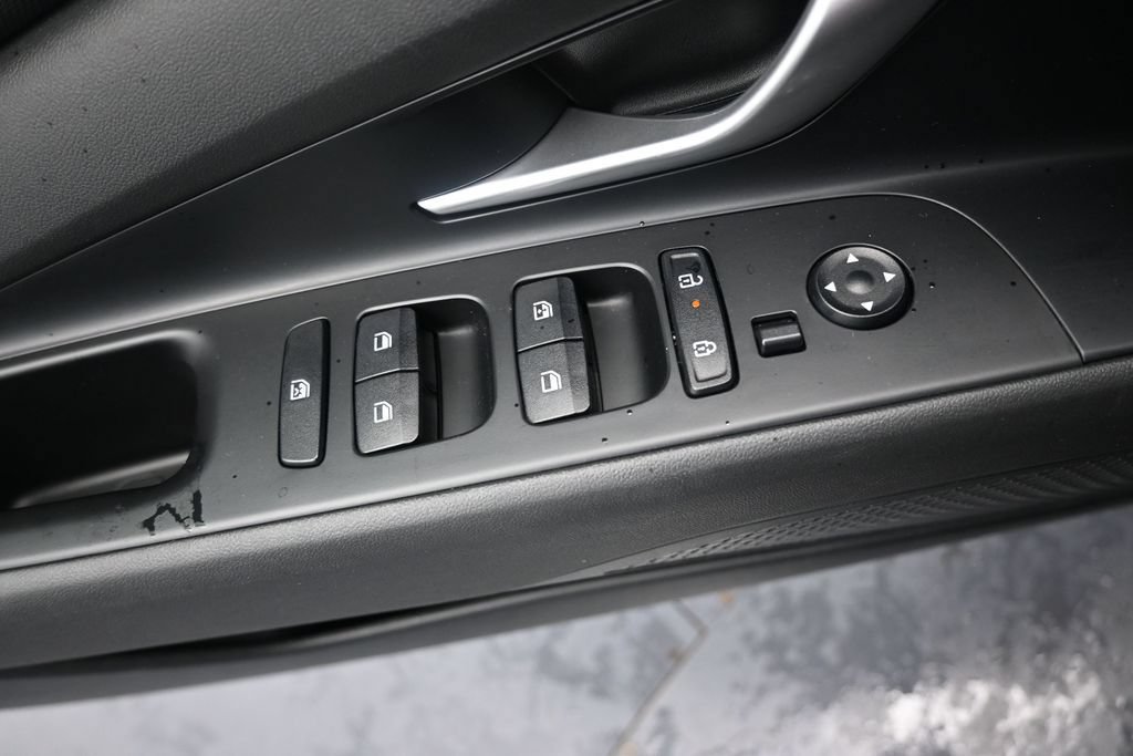 Used 2025 Hyundai Elantra SEL FWD image 18