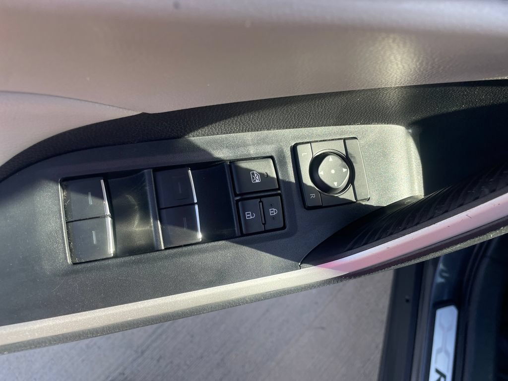 Used 2025 Toyota RAV4 XLE AWD/4WD image 22