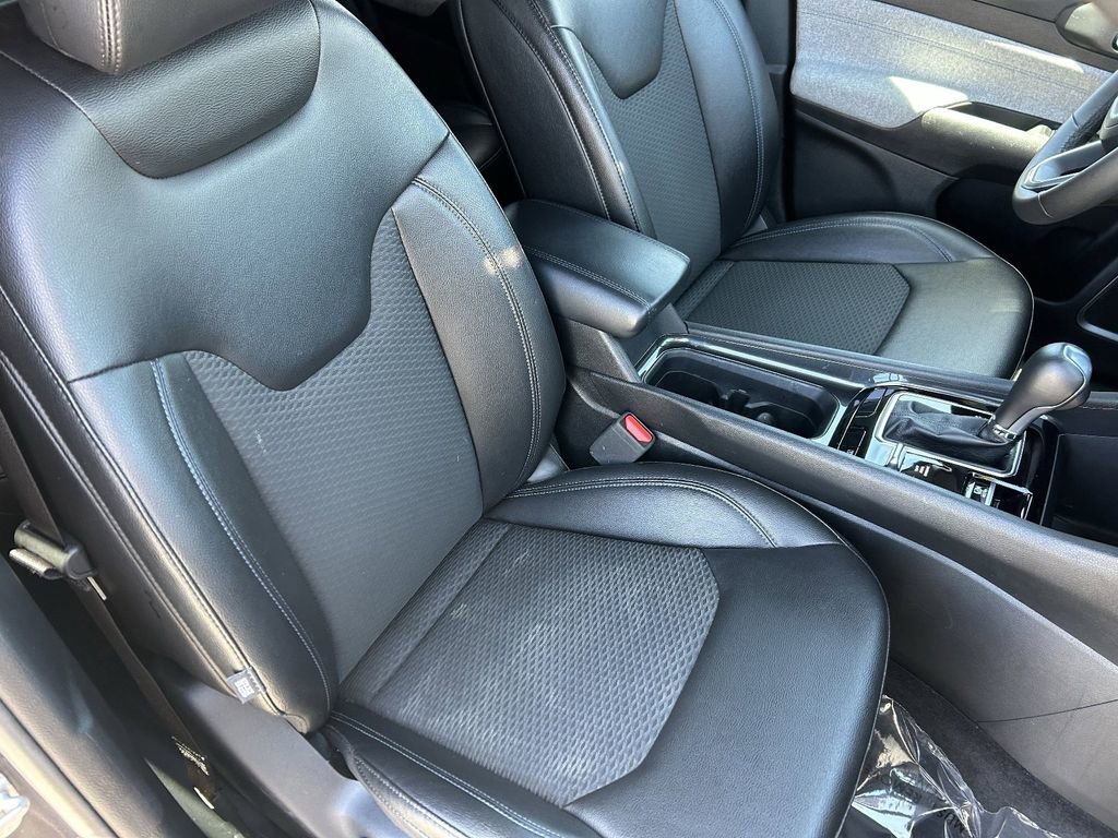 Used 2024 Jeep Compass Latitude image 10