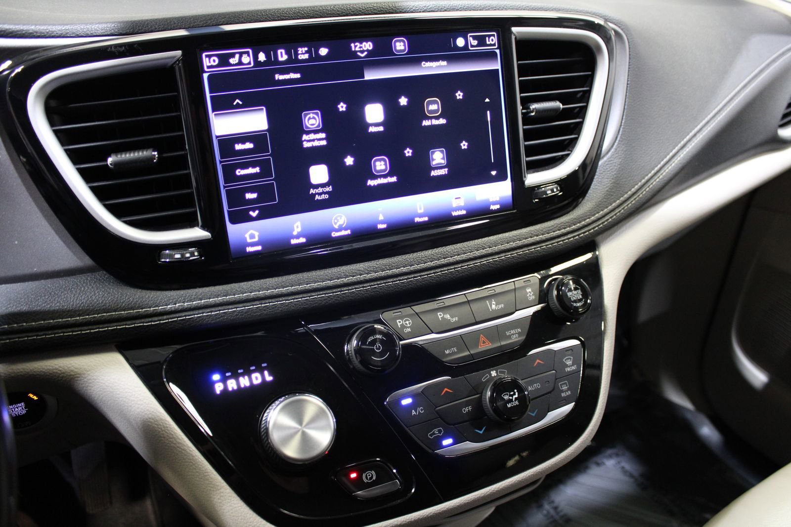 Used 2021 Chrysler Pacifica Touring-L FWD image 32