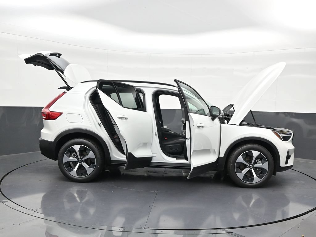 New 2026 Volvo XC40 B5 Plus w/ Climate Package AWD/4WD image 31