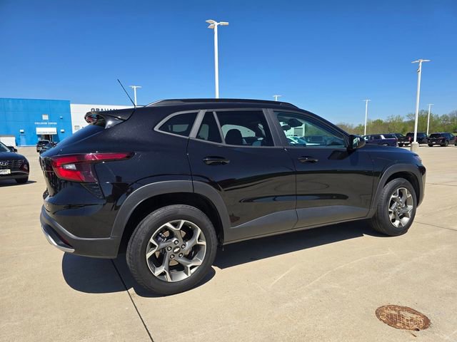 Used 2025 Chevrolet Trax LT w/ LT Convenience Package FWD image 14