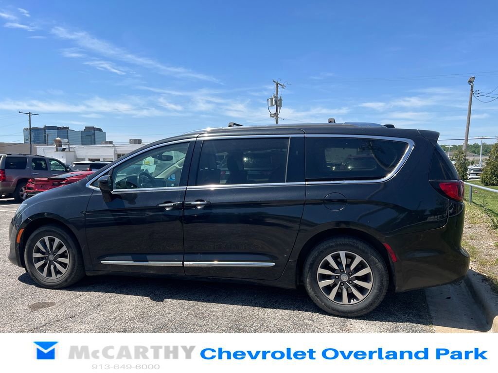 Used 2020 Chrysler Pacifica Touring-L Plus FWD image 5