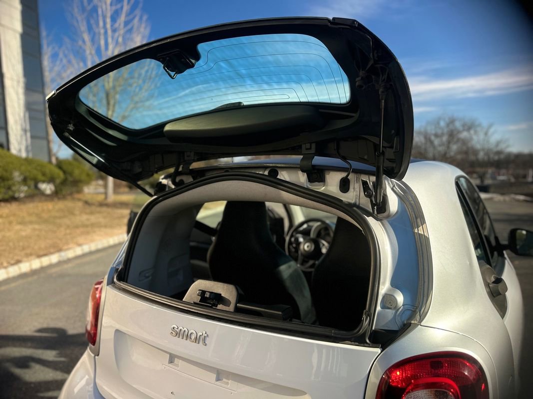 Used 2016 smart fortwo pure image 22