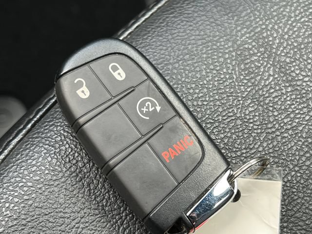 Used 2023 Jeep Compass Latitude w/ Sun and Sound Group AWD/4WD image 33