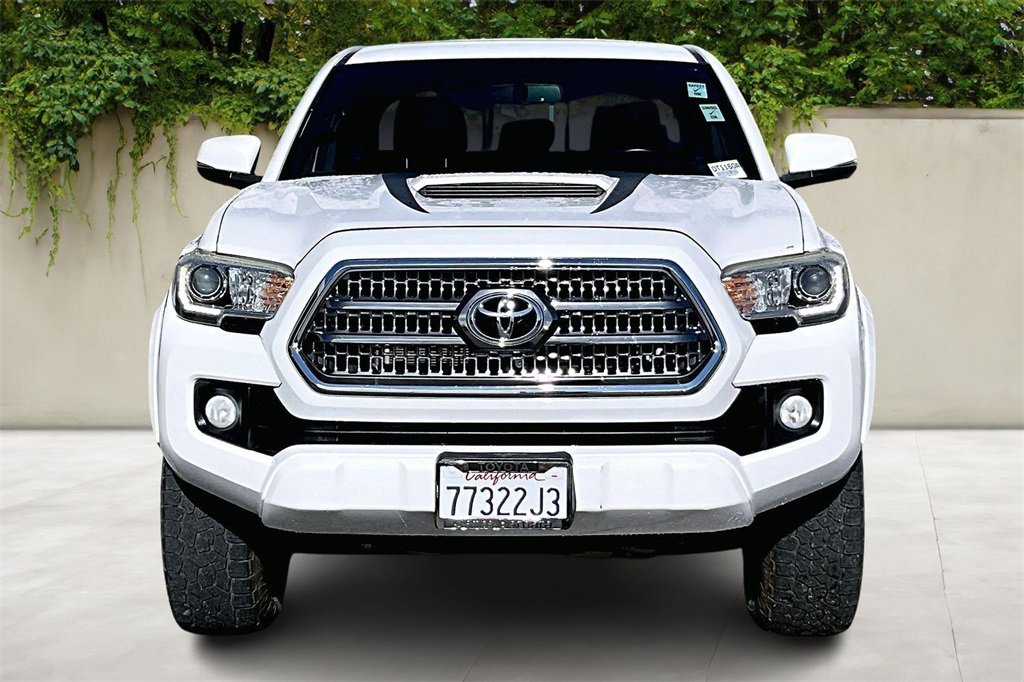 Used 2017 Toyota Tacoma TRD Sport image 2
