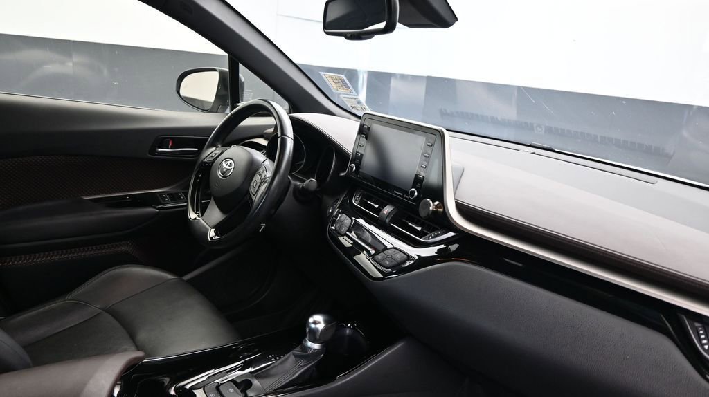 Used 2019 Toyota C-HR Limited FWD image 12