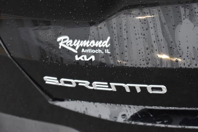 Used 2025 Kia Sorento S image 16
