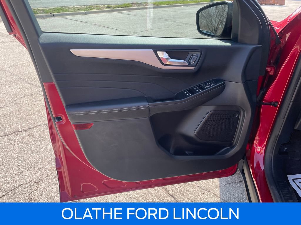 Used 2022 Ford Escape SEL image 11