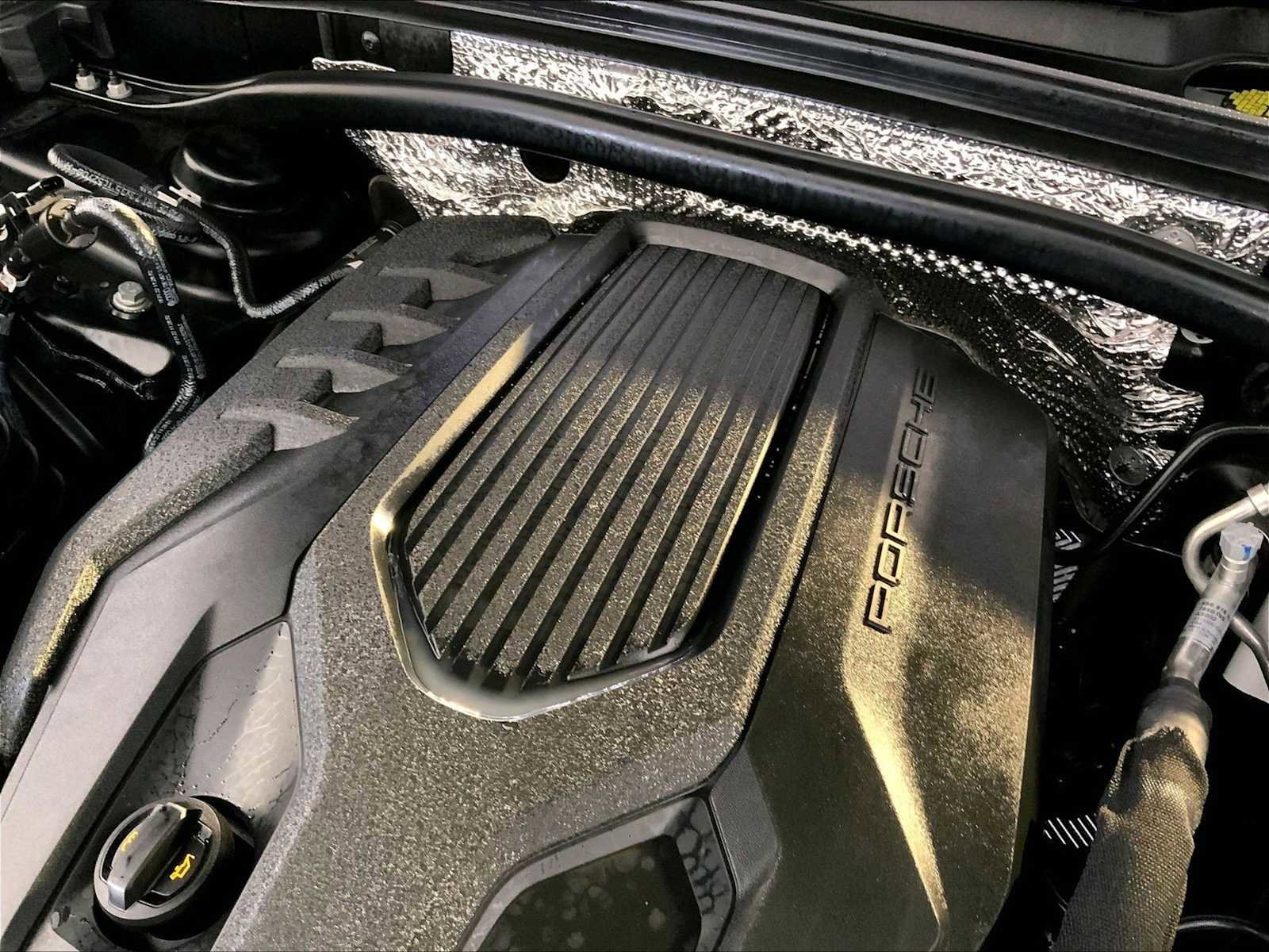 Certified 2023 Porsche Macan image 33