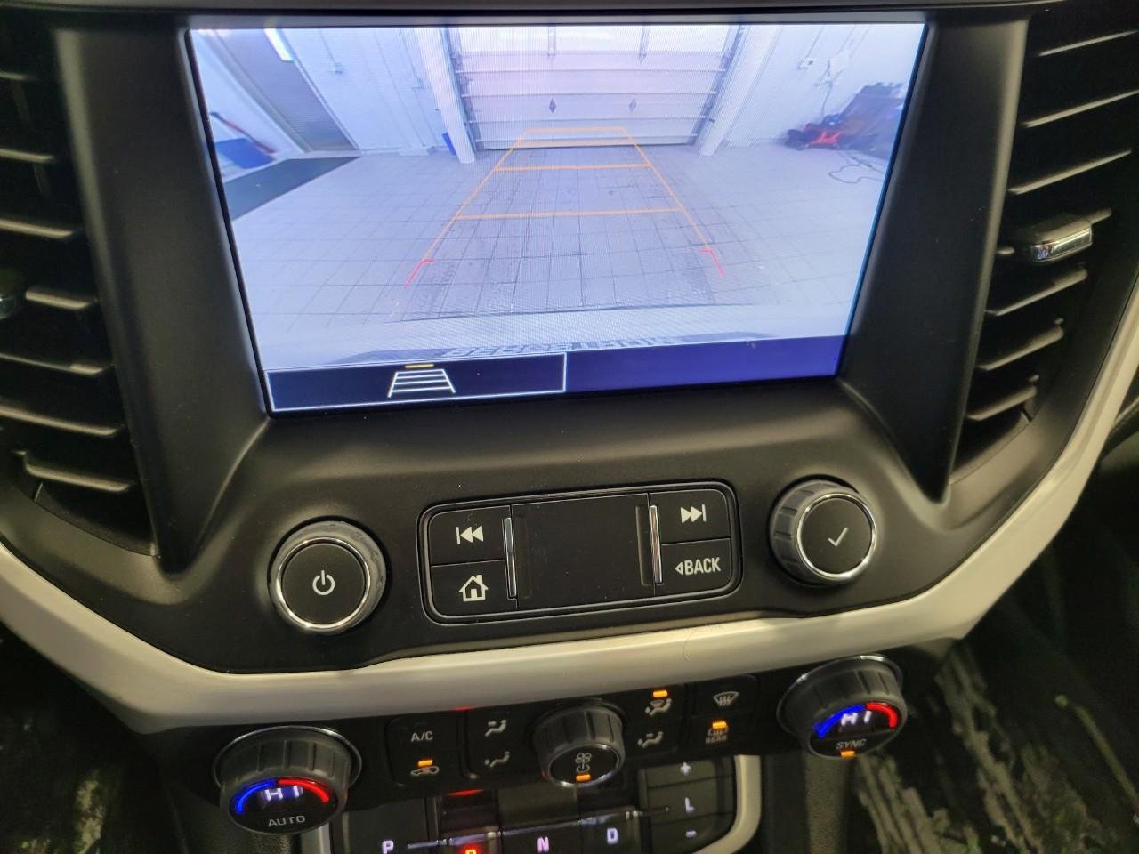 Used 2023 GMC Acadia SLE w/ Driver Convenience Package image 15