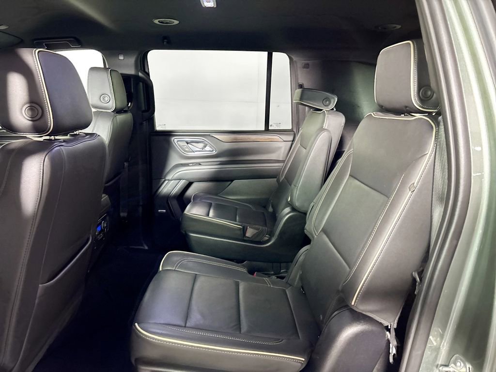 Used 2023 Chevrolet Suburban Premier image 19
