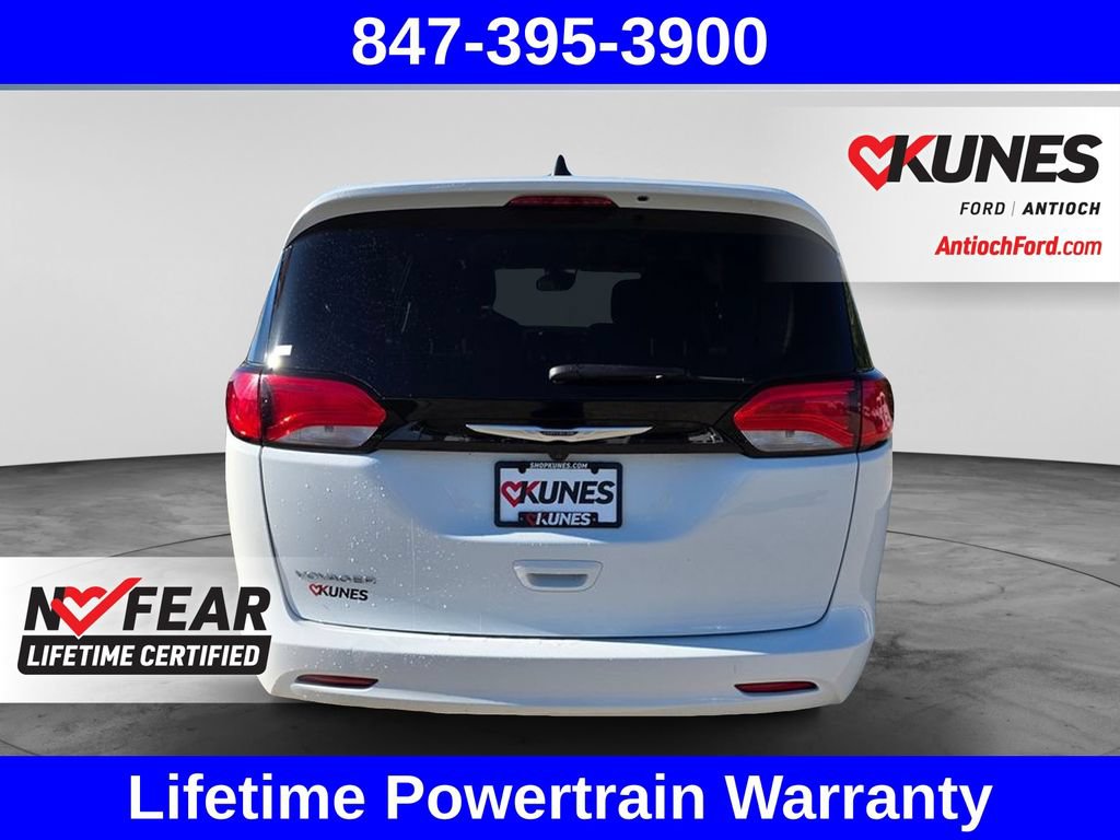 Used 2023 Chrysler Voyager LX FWD image 9