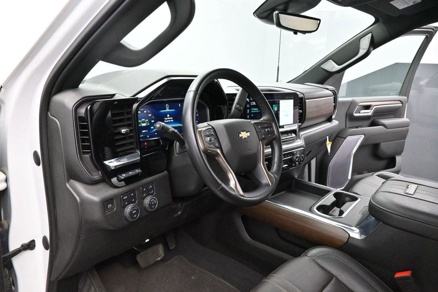 Used 2024 Chevrolet Silverado 2500 High Country w/ Technology Package AWD/4WD image 13