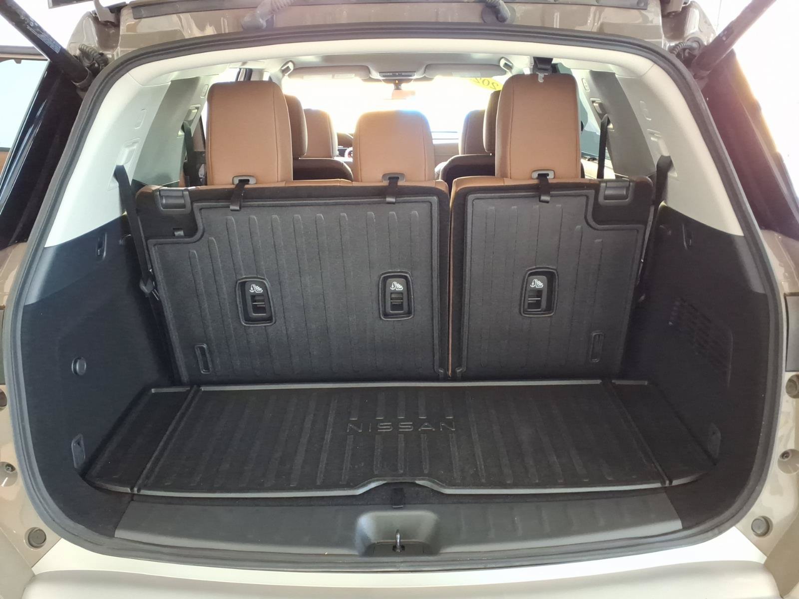 Used 2025 Nissan Pathfinder Platinum AWD/4WD image 15