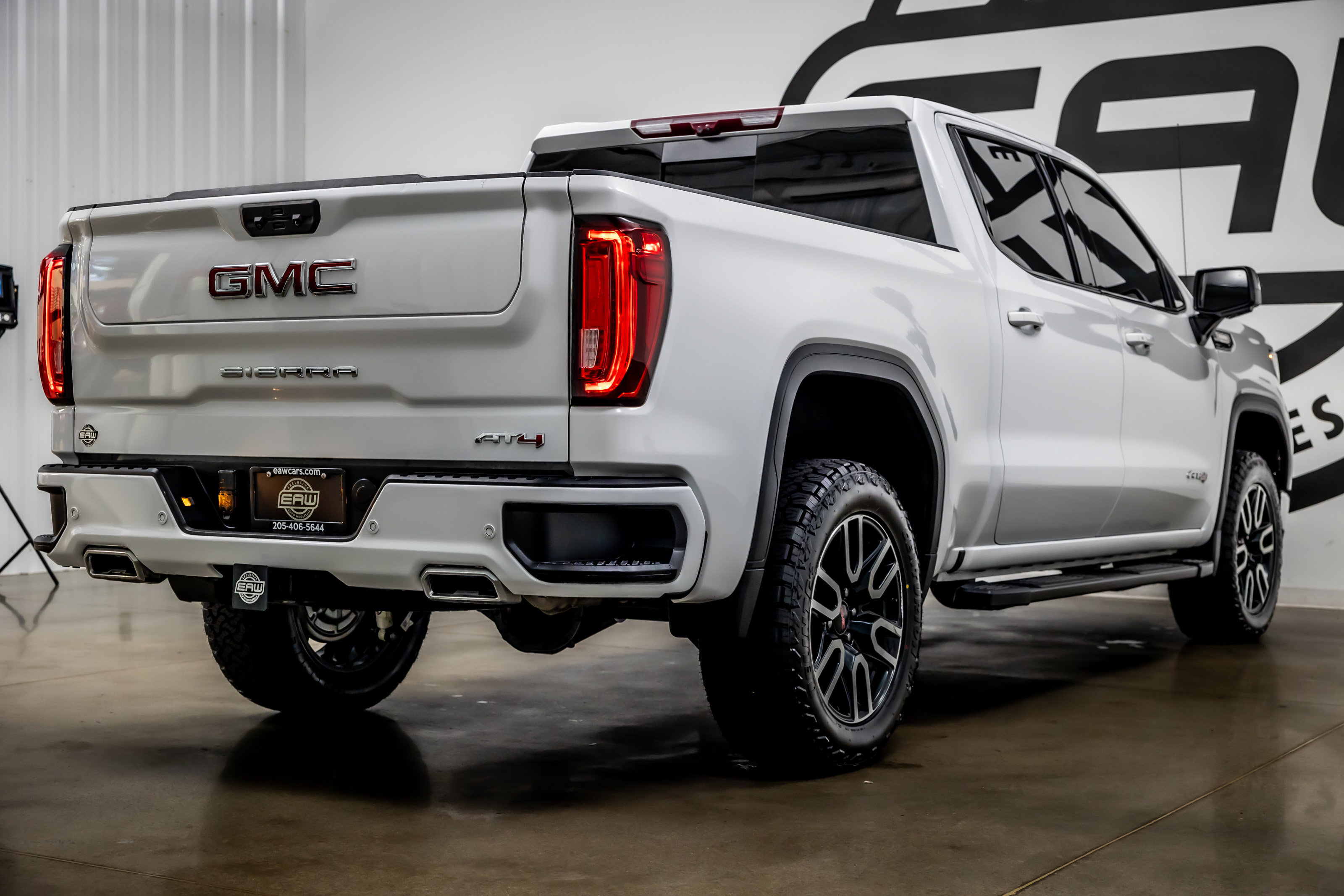 Used 2024 GMC Sierra 1500 AT4 w/ Technology Package AWD/4WD image 35