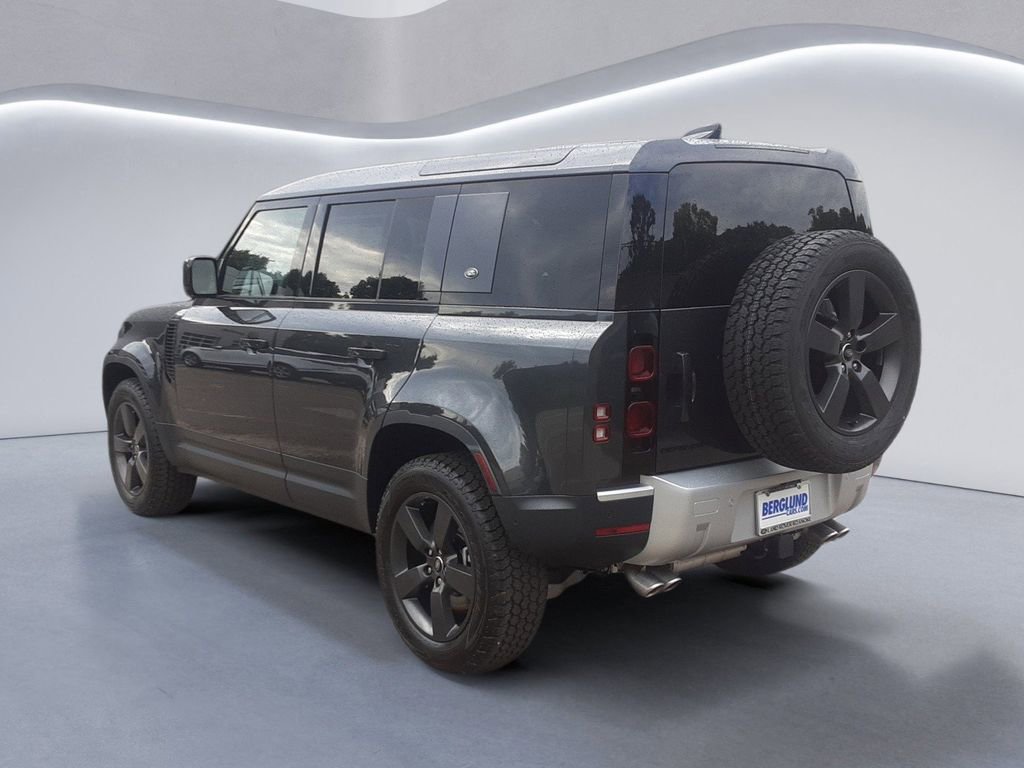 New 2024 Land Rover Defender 110 SE image 4