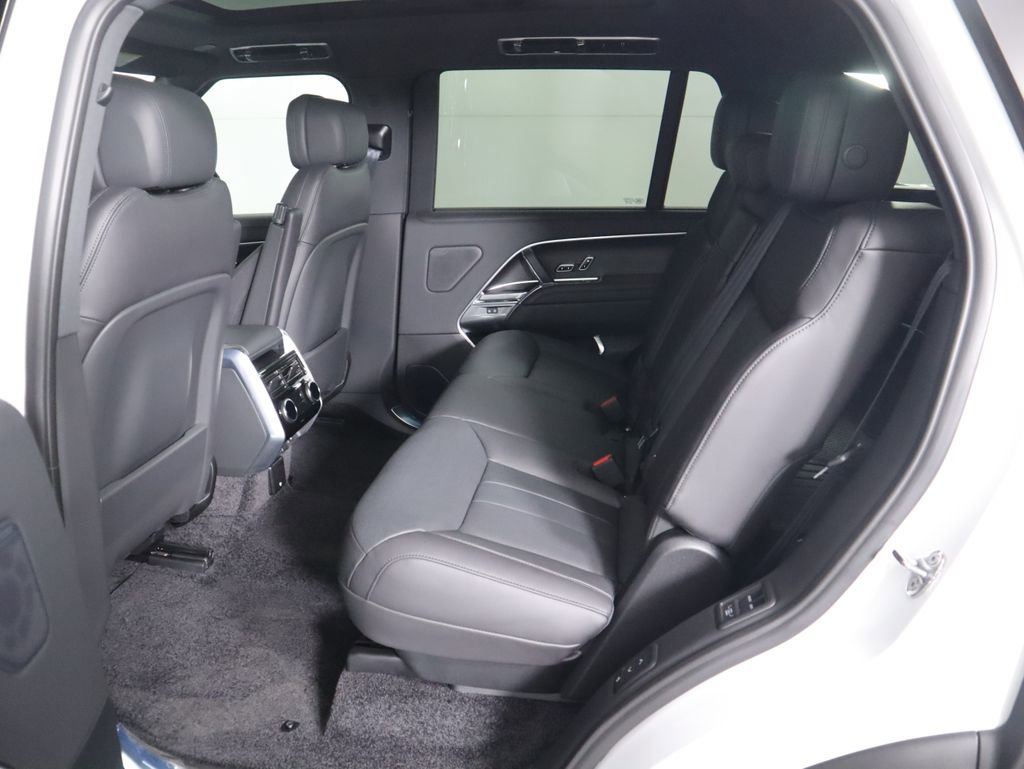 New 2026 Land Rover Range Rover Long Wheelbase SE image 23