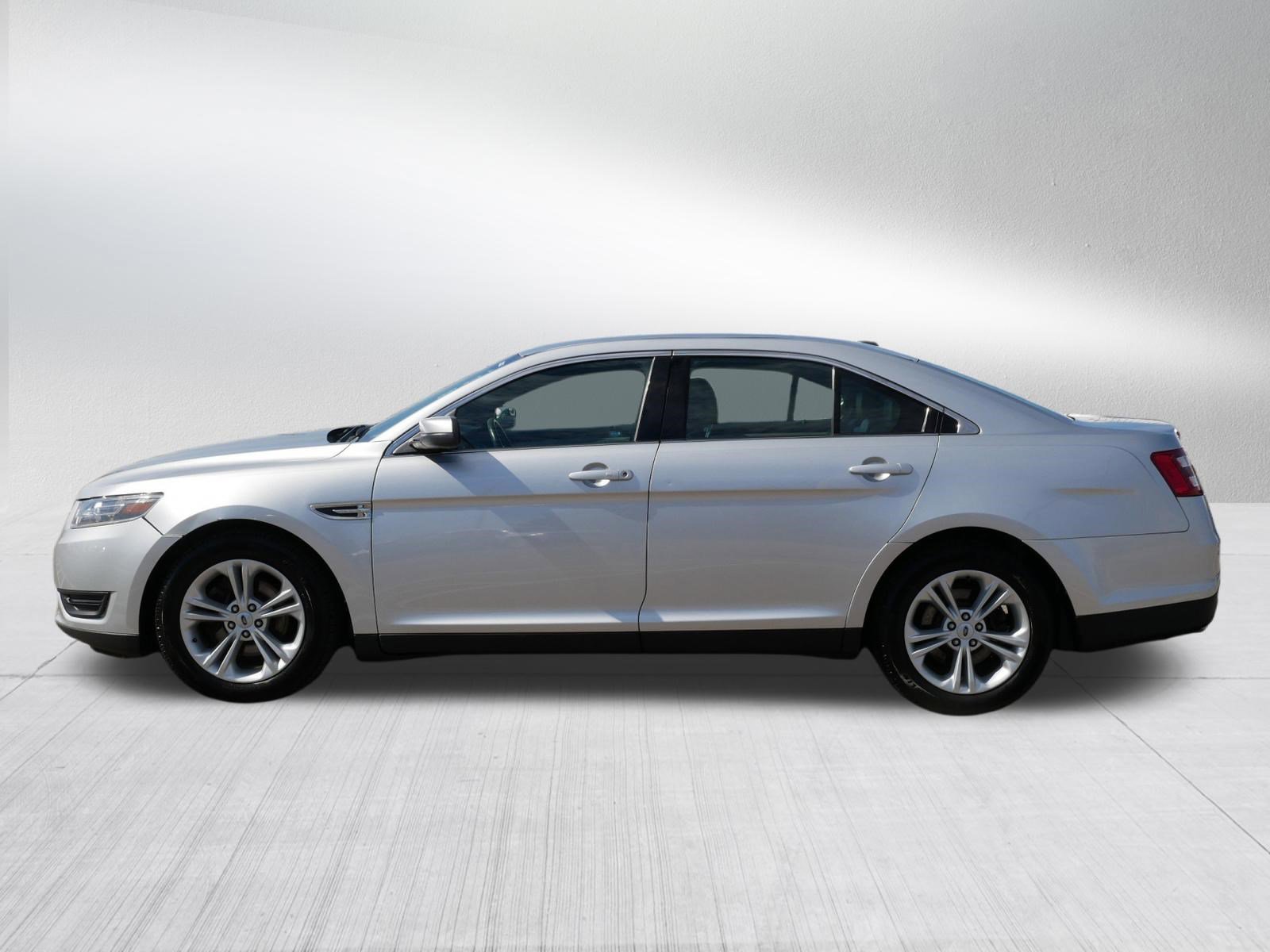 Used 2016 Ford Taurus SEL w/ Equipment Group 201A image 4