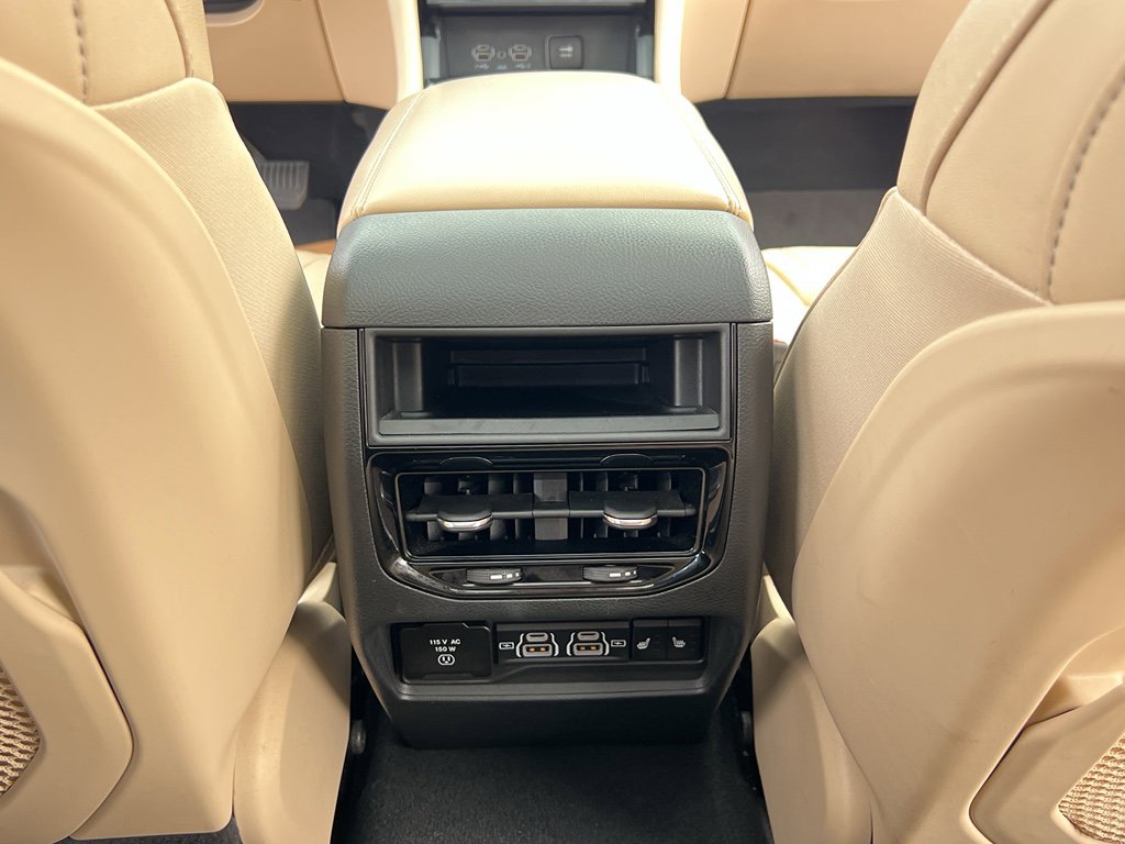 Used 2024 Jeep Grand Cherokee Limited w/ Luxury Tech Group II image 38