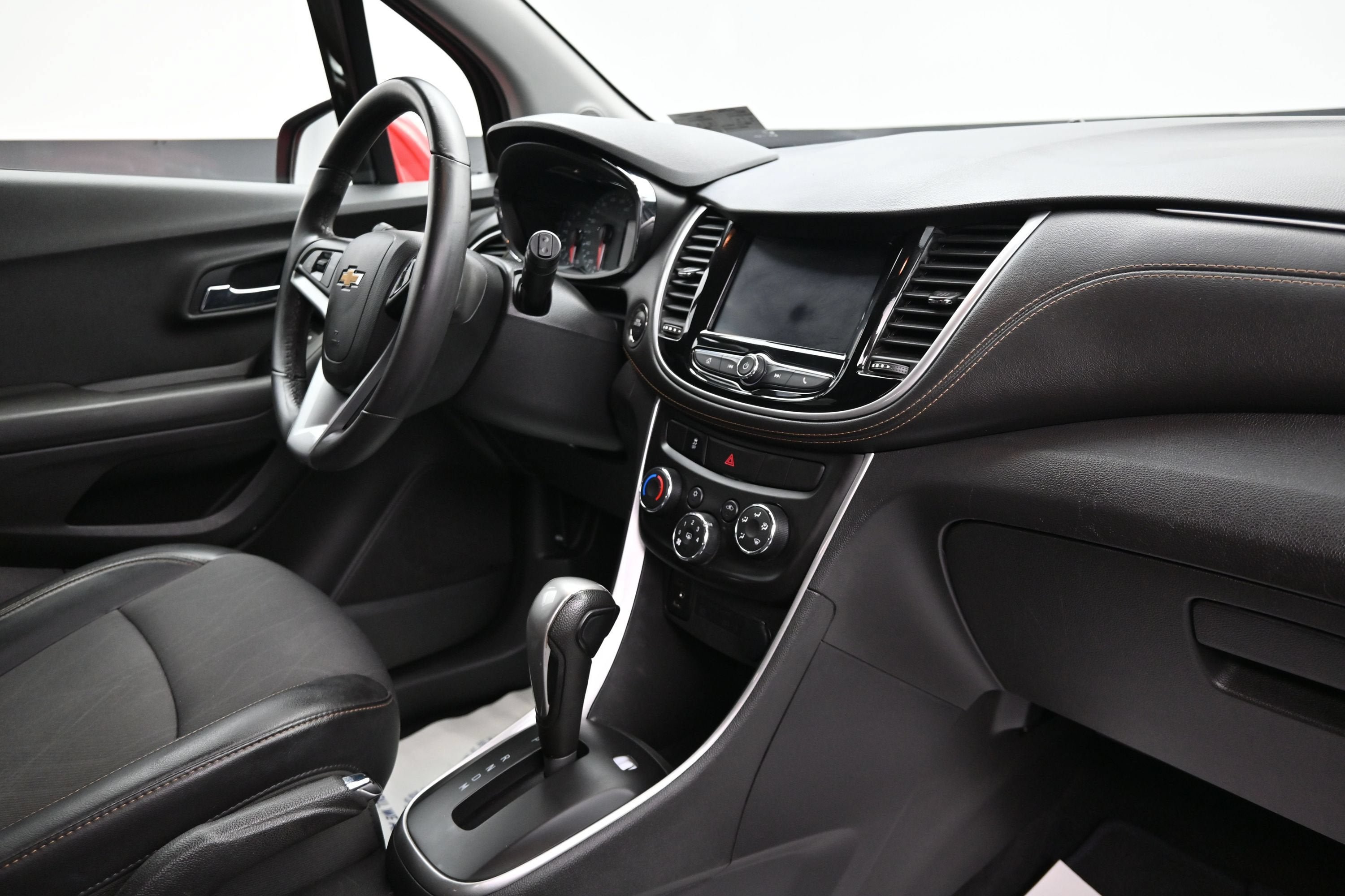 Used 2020 Chevrolet Trax LT w/ LT Convenience Package FWD image 26