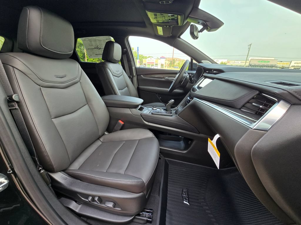 New 2026 Cadillac XT5 Sportv w/ LPO, Onyx Lite Package AWD/4WD image 17