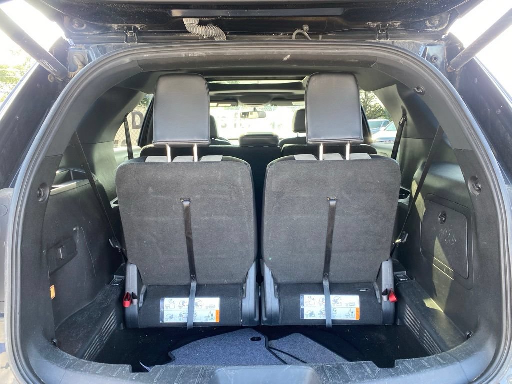 Used 2017 Ford Explorer XLT w/ XLT Technology Feature Bundle AWD/4WD image 5