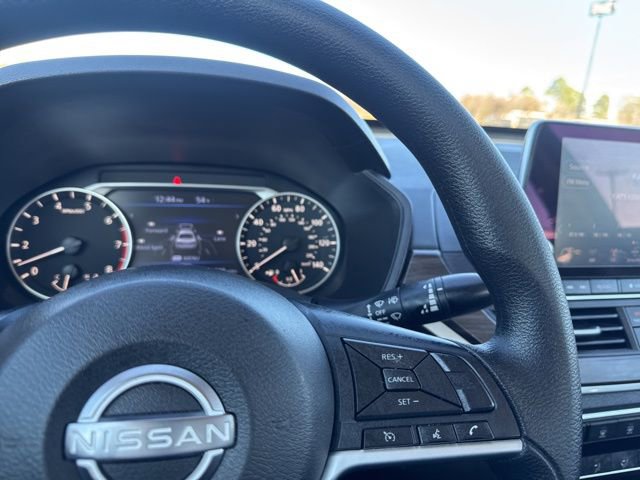 Used 2025 Nissan Altima 2.5 SV image 9