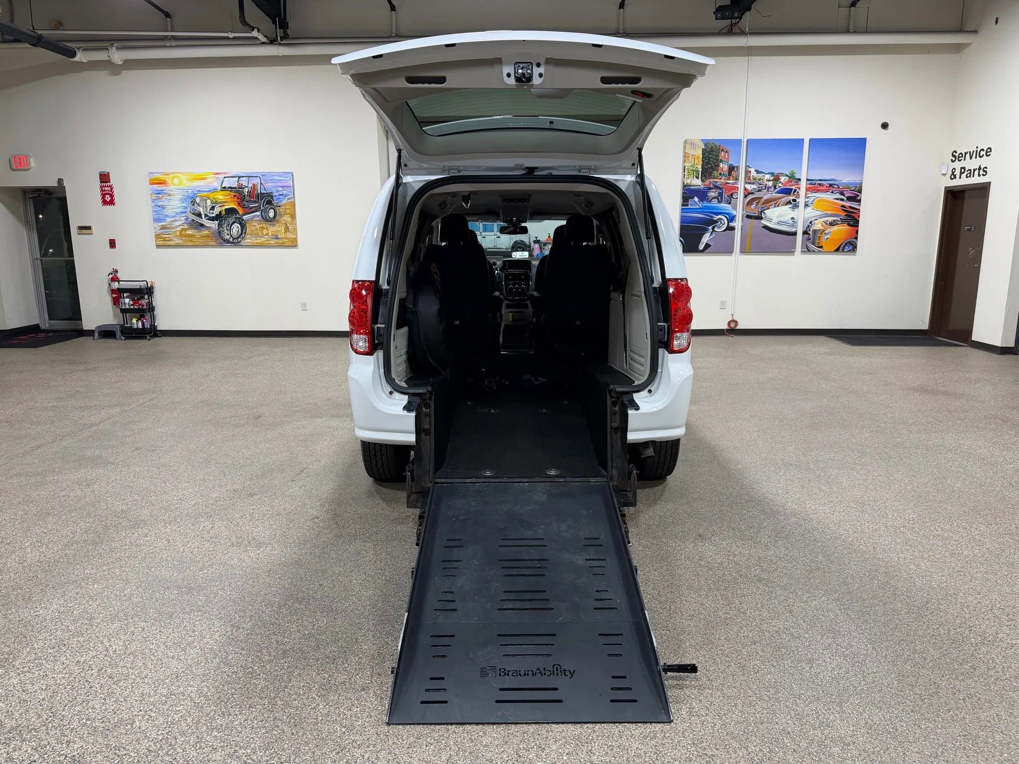 Used 2019 Dodge Grand Caravan SE image 26