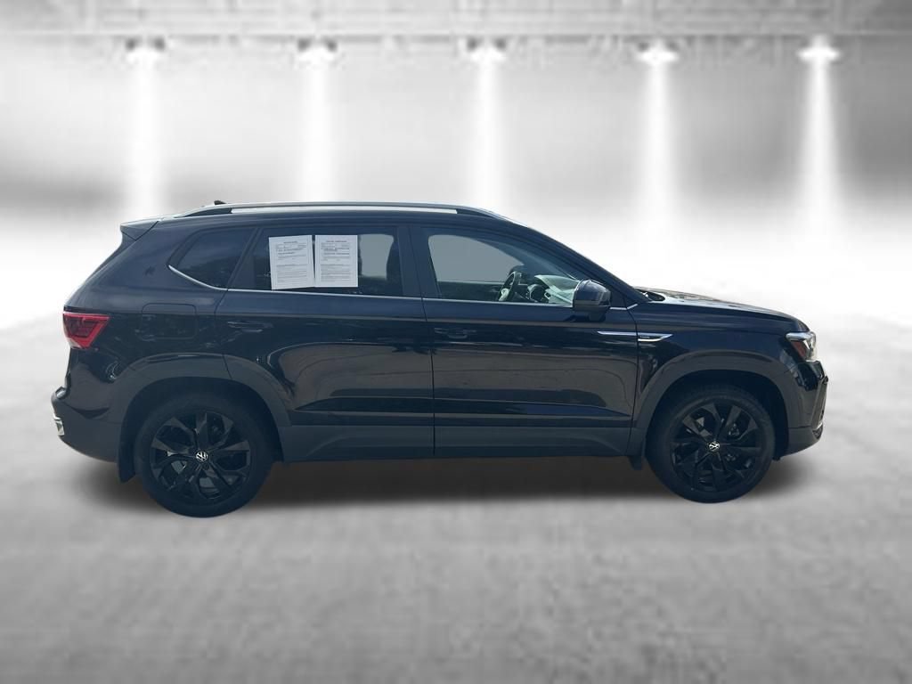Certified 2023 Volkswagen Taos SE w/ Panoramic Sunroof Package FWD image 6