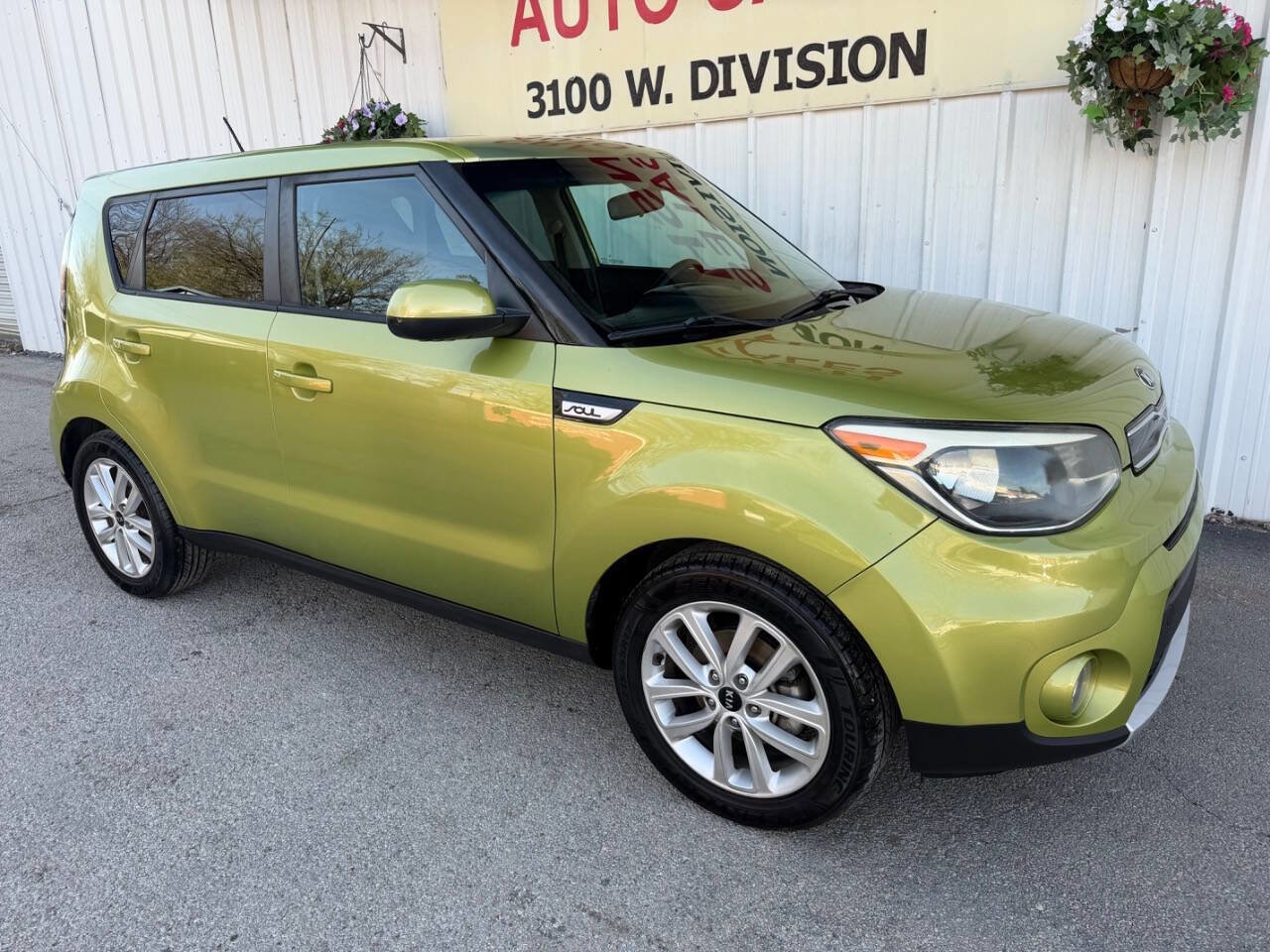 Used 2017 Kia Soul + image 10