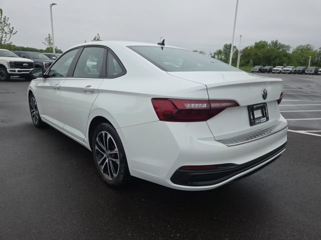 Used 2024 Volkswagen Jetta Sport FWD image 11