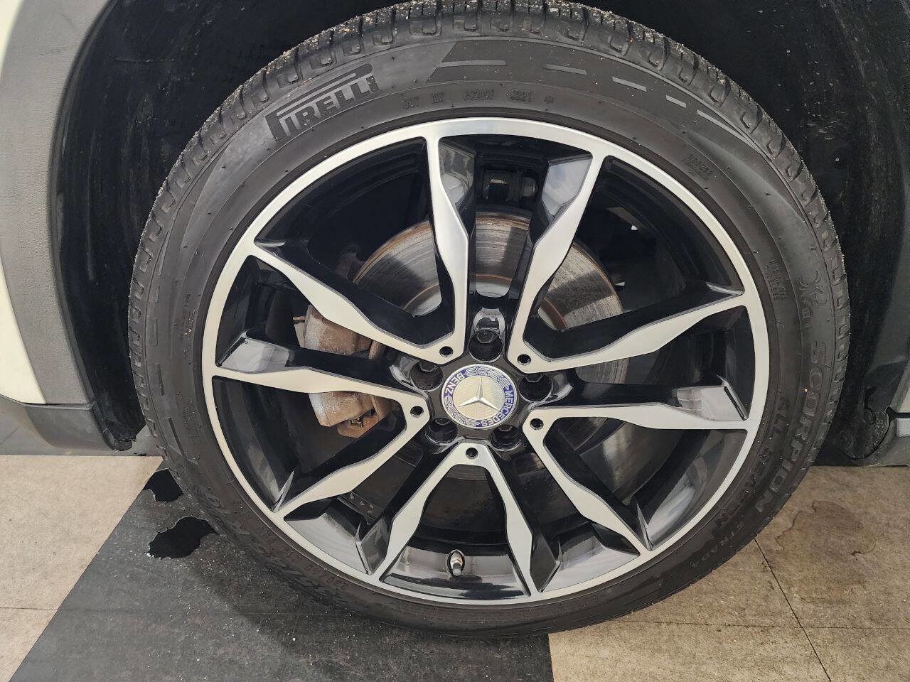 Used 2017 Mercedes-Benz GLA 250 4MATIC w/ Premium Package image 37