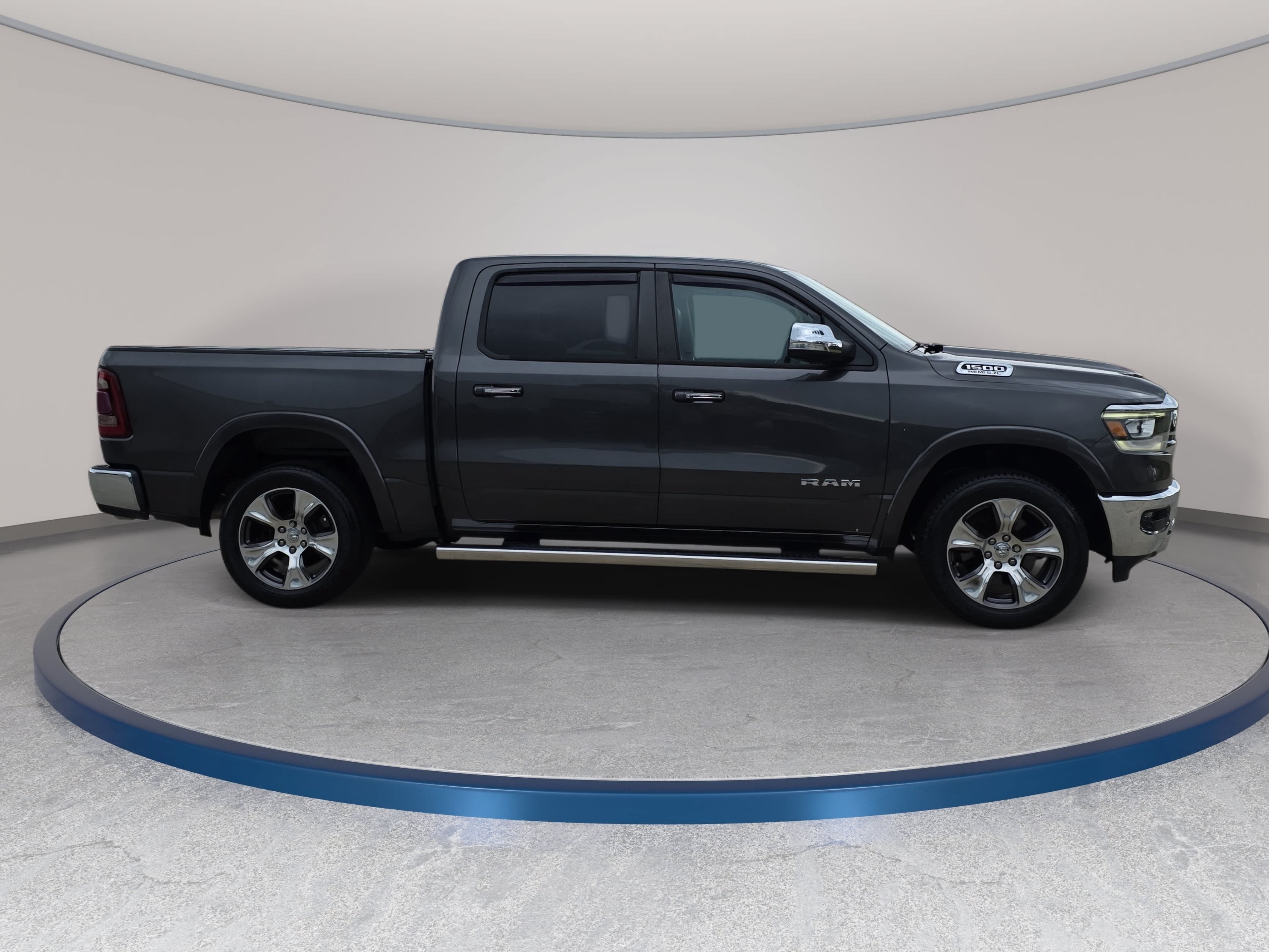 Used 2019 RAM 1500 Laramie AWD/4WD image 5