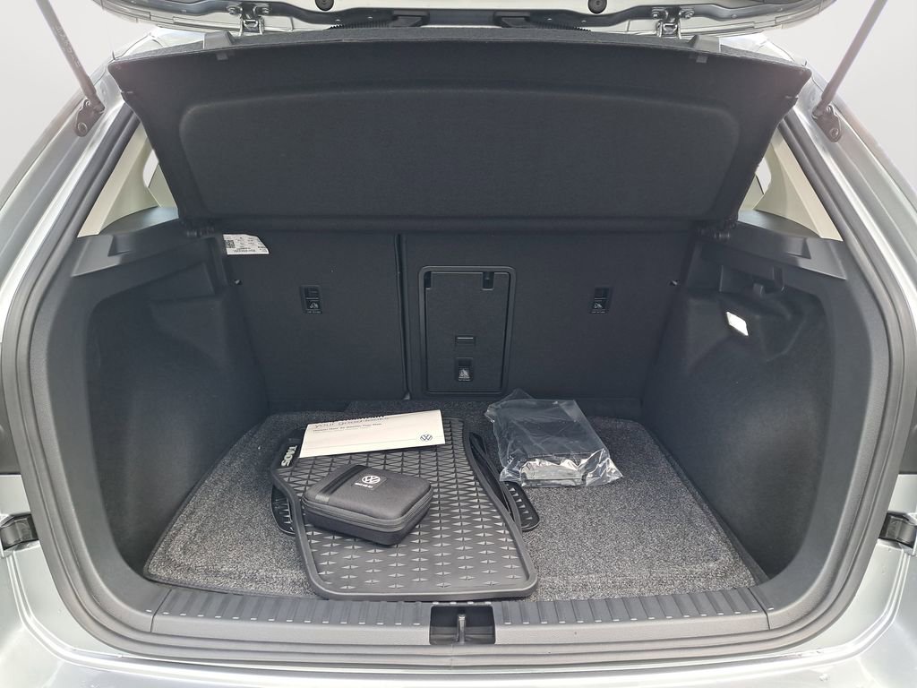 New 2025 Volkswagen Taos SEL image 29