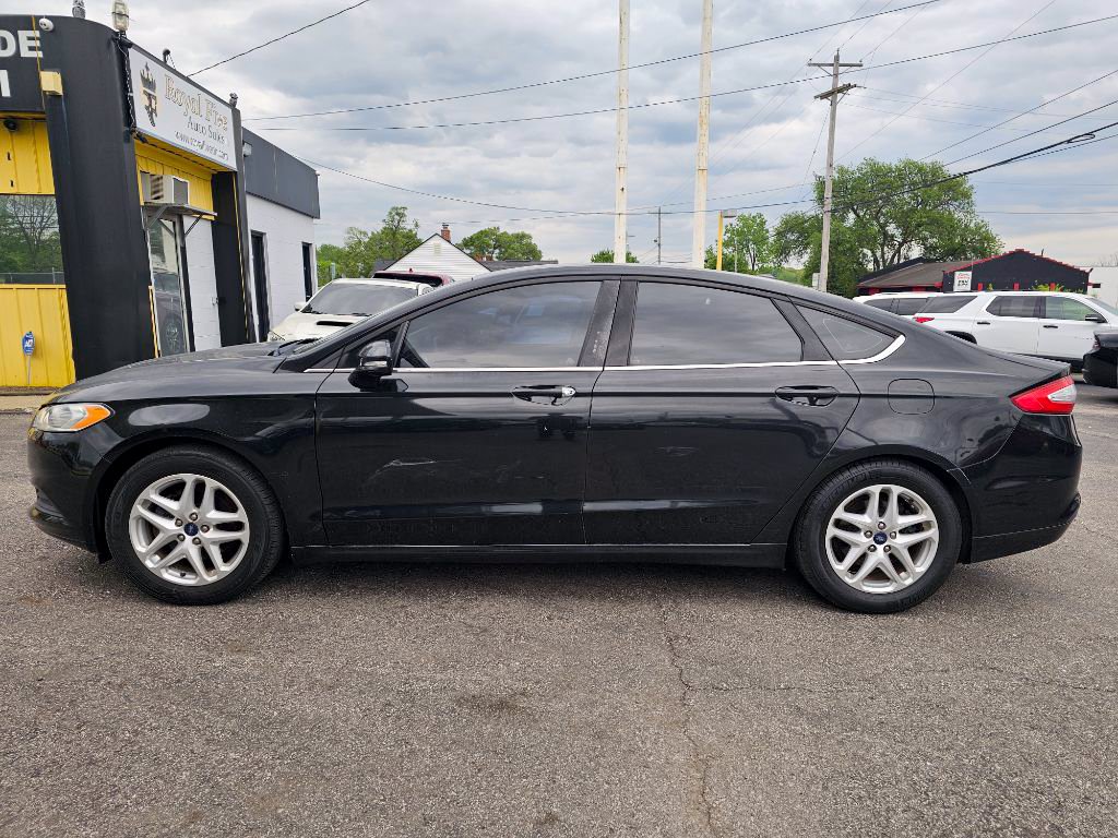 Used 2015 Ford Fusion SE FWD image 12