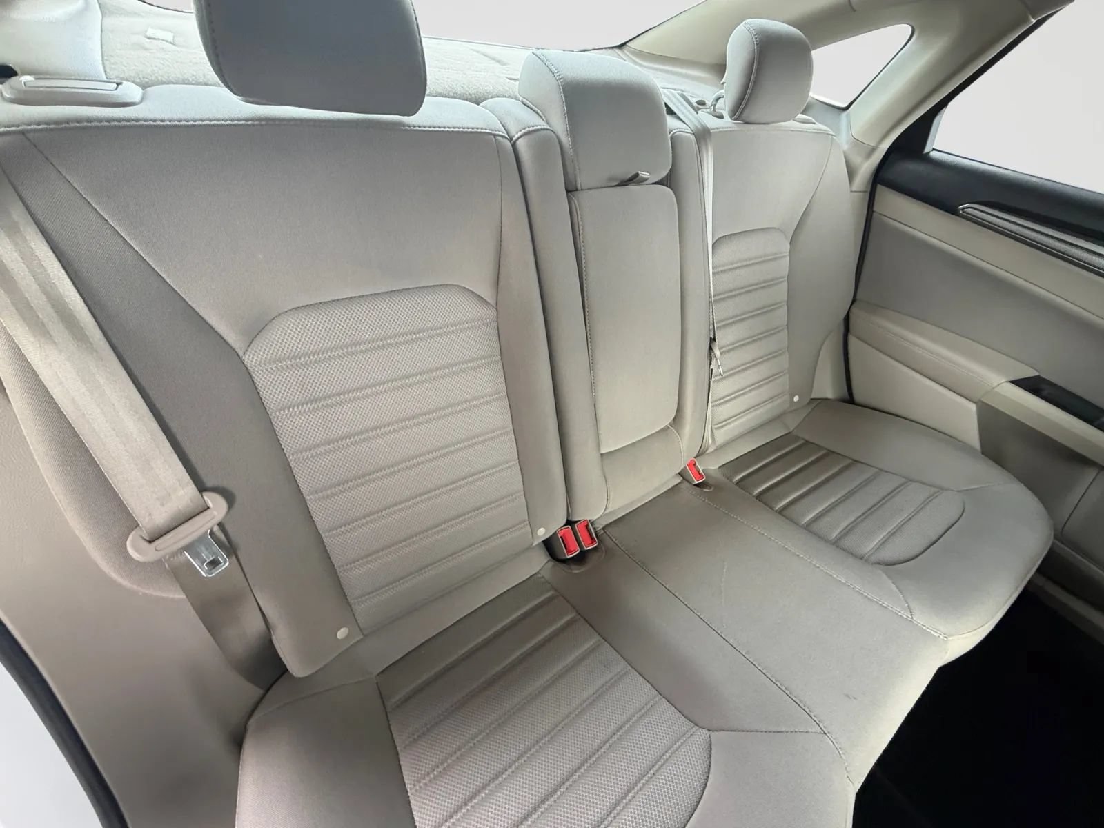 Used 2019 Ford Fusion SE FWD image 18
