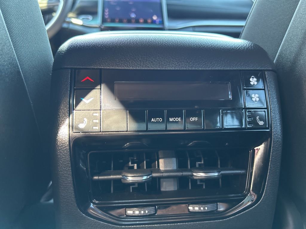 Used 2025 Jeep Grand Cherokee L Limited w/ Black Appearance Package image 35