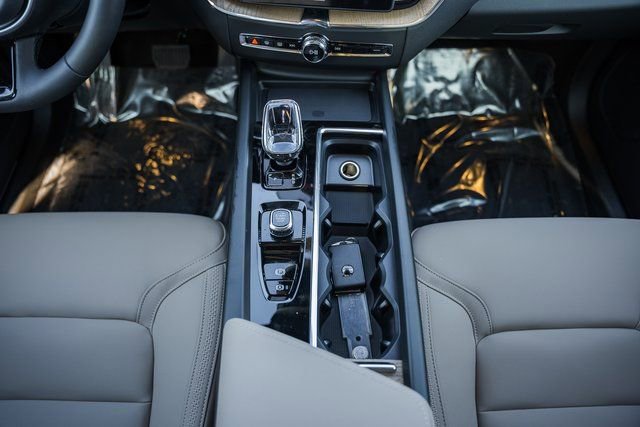New 2026 Volvo XC60 T8 Plus image 25