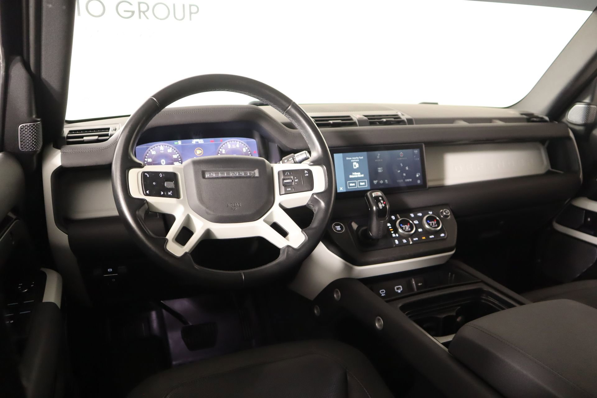 Used 2020 Land Rover Defender 110 SE AWD/4WD image 2