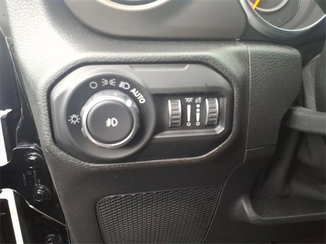 Used 2019 Jeep Wrangler Sport S image 13