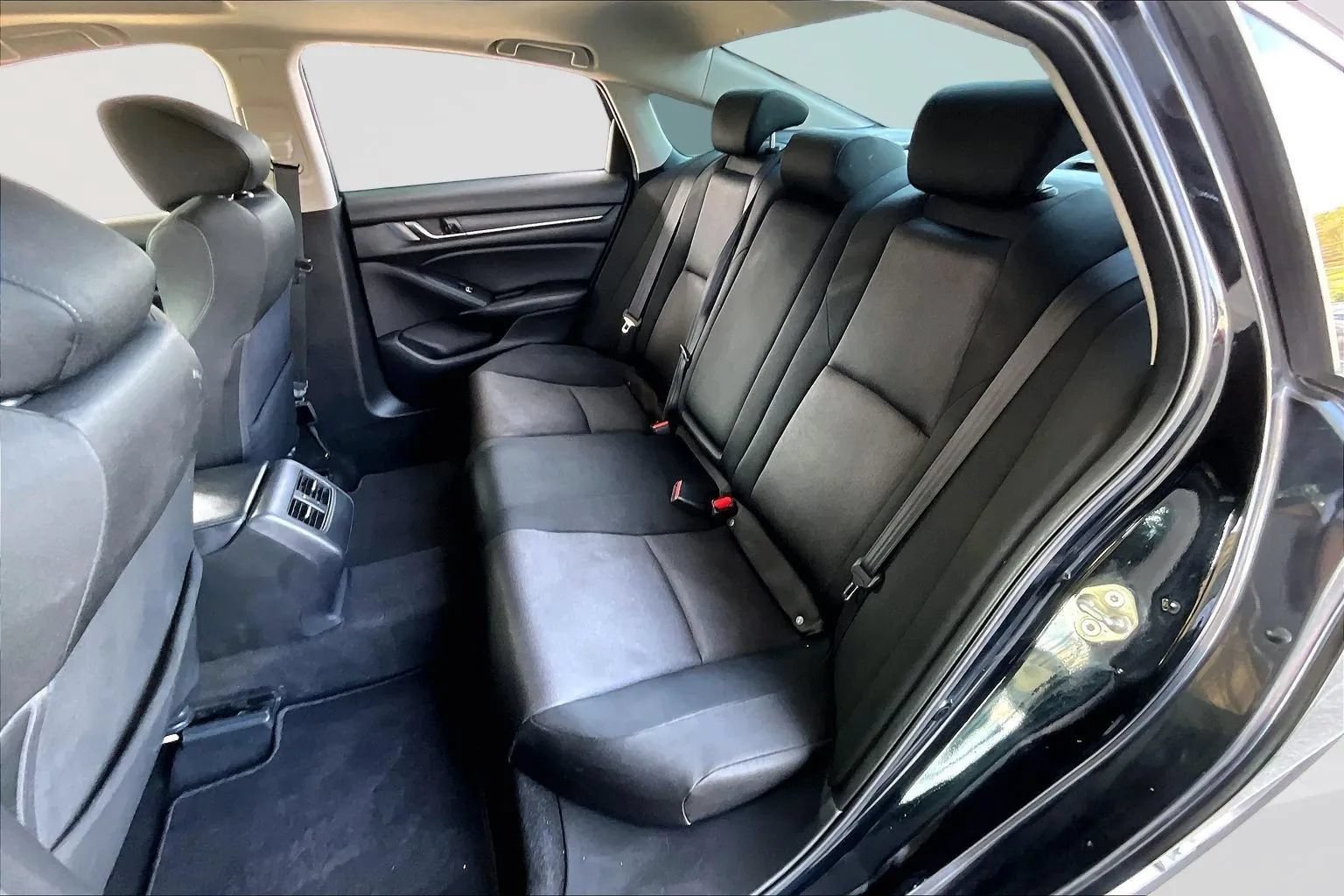 Used 2018 Honda Accord EX image 19