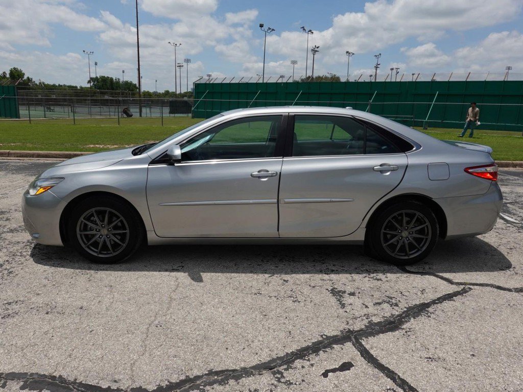 Used 2016 Toyota Camry XSE w/ Moonroof Package FWD image 4