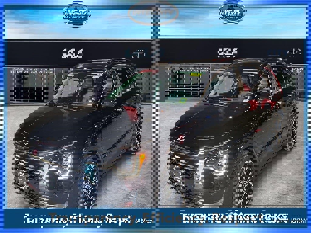 Used 2025 Kia Niro SX Touring image 4