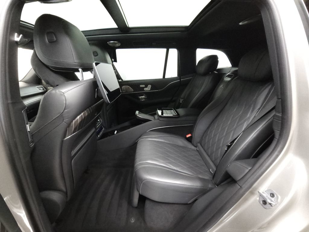 Used 2025 Mercedes-Benz Maybach GLS 600 4MATIC image 29