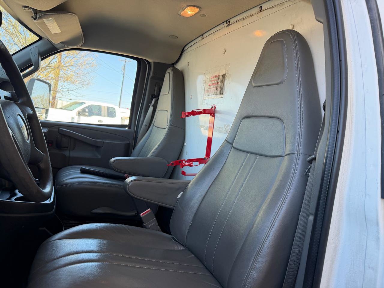 Used 2017 Chevrolet Express 3500 RWD image 40