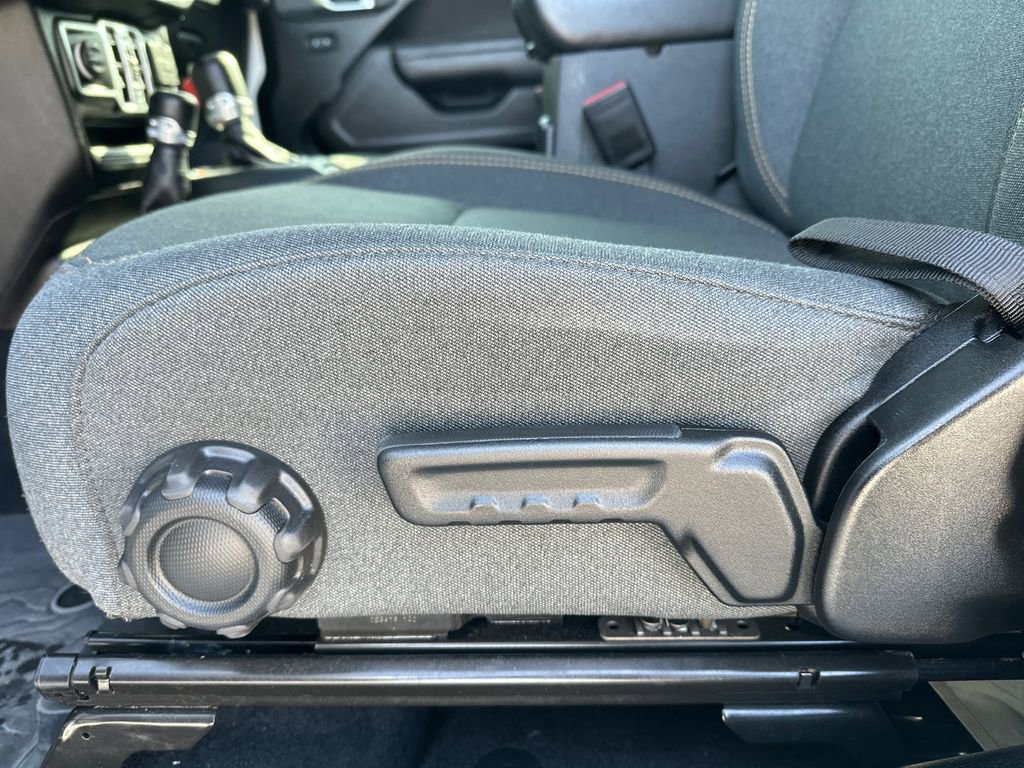 Used 2024 Jeep Wrangler Sport S image 26