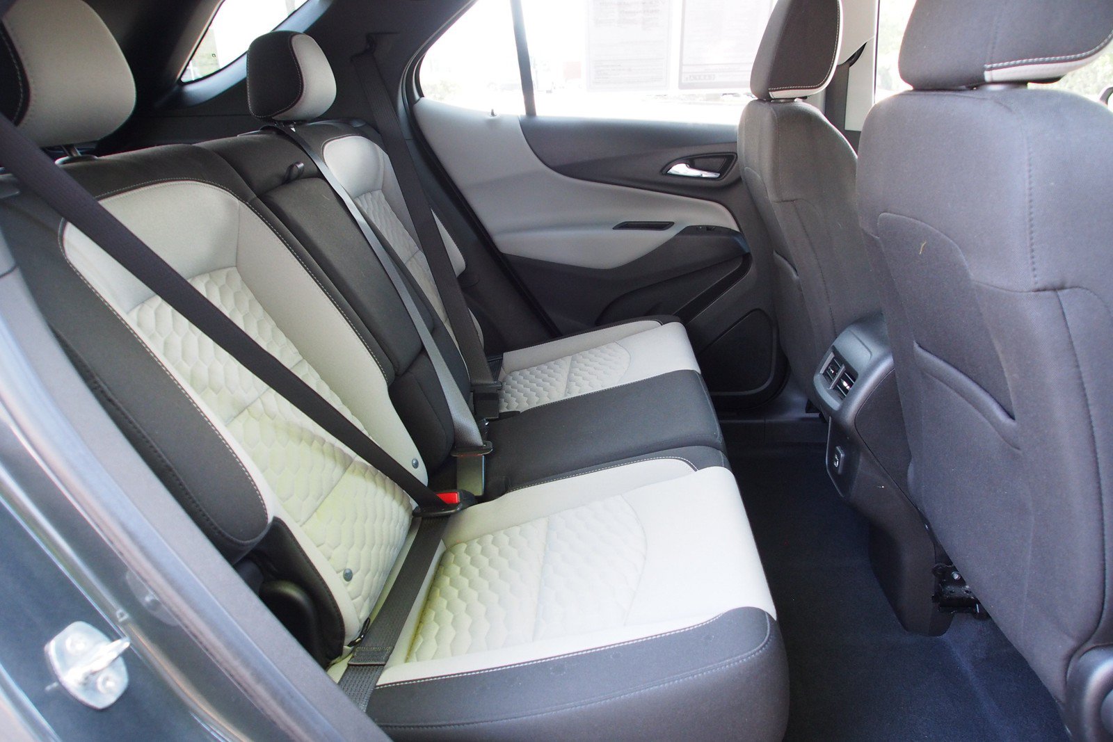 Used 2021 Chevrolet Equinox LS w/ LS Convenience Package FWD image 12